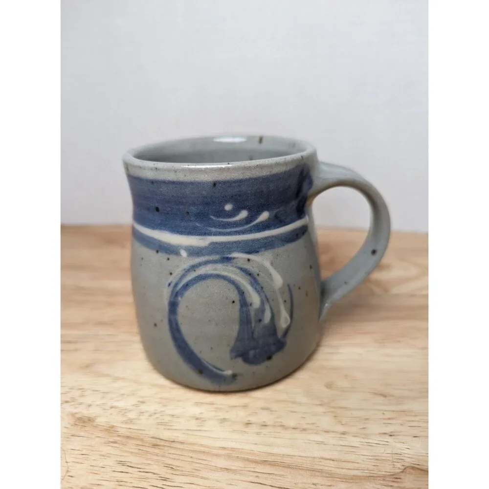 Lynn Lais‎ Stoneware Mug marked Studio pottery wave blue gray white 3 1/2 inch